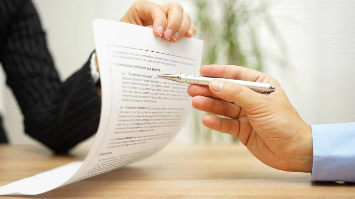El contrato de confidencialidad: proteger la información empresarial SolucionLopd