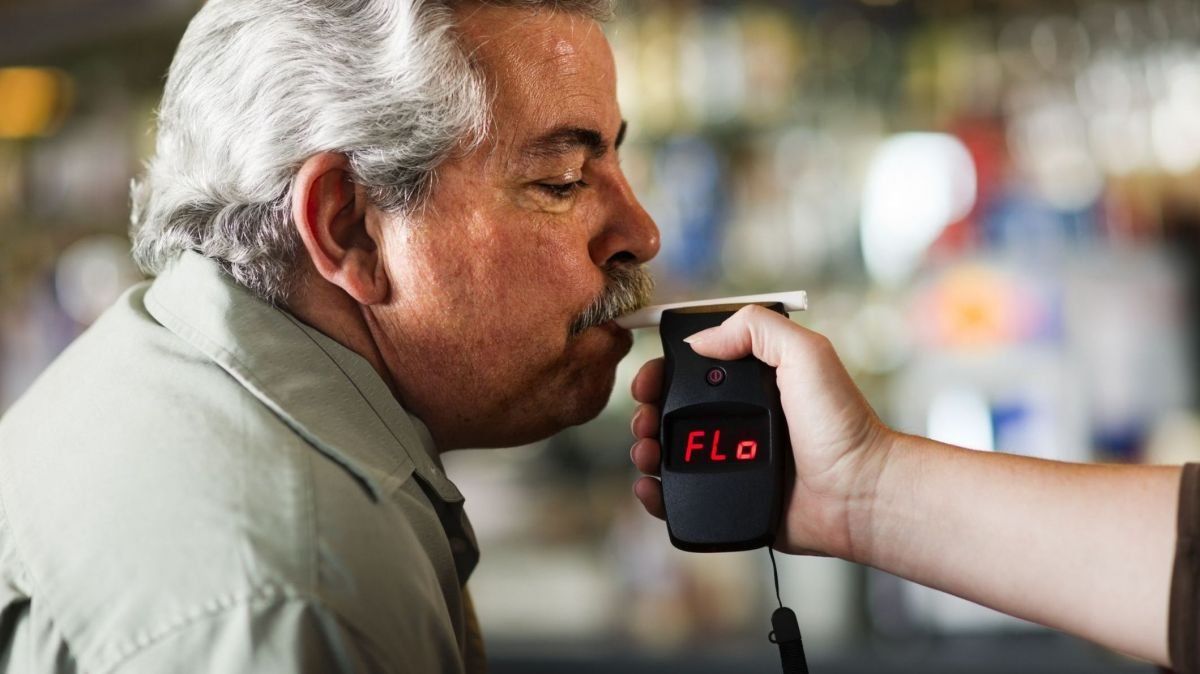 Controles de alcoholemia y drogas en accidentes laborales SolucionLopd